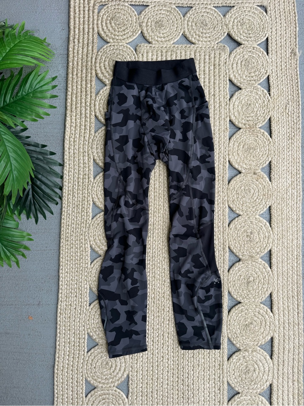Lululemon Men's Surge / T.H.E. Camo Running Tights Leggings XS